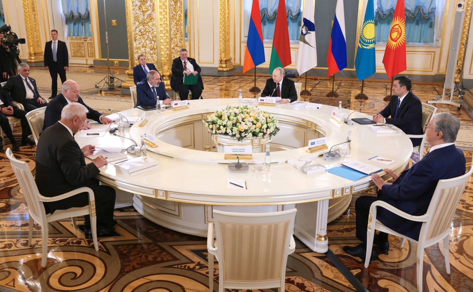 Владимир Путин: ЕАЭС становится одним из центров формирующегося многополярного мира