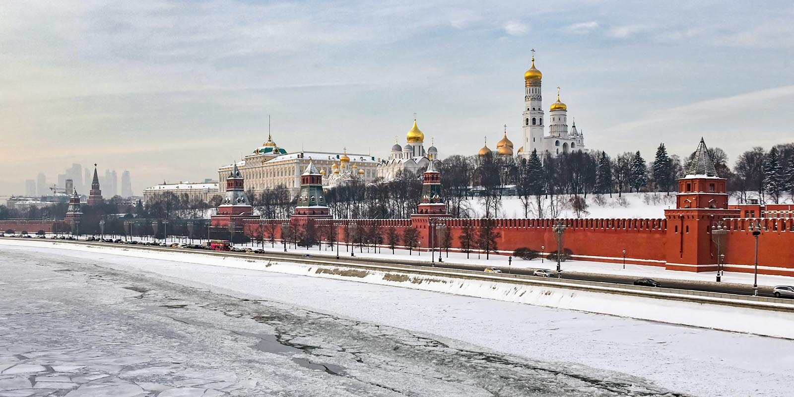 Фото проверены москва. Кремль 9. Саратов Кремль. В Москве Кремль, я в США-?.