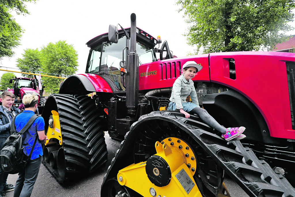 sv6-SPEC-2209-traktor2-160.jpg