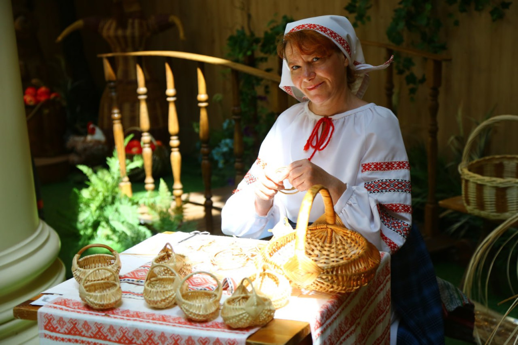Каждый посетитель павильона «Беларусь» на ВДНХ может прикоснуться к символу Синеокой 