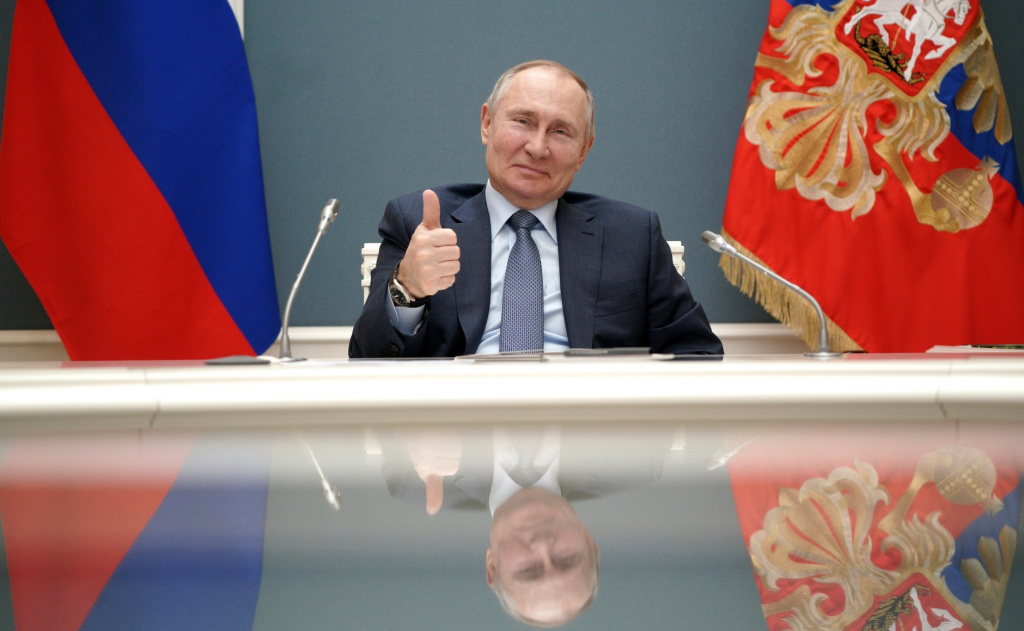 Владимир Путин - бизнесменам: Направляйте ресурсы, куда хотите. Но лучше в дом