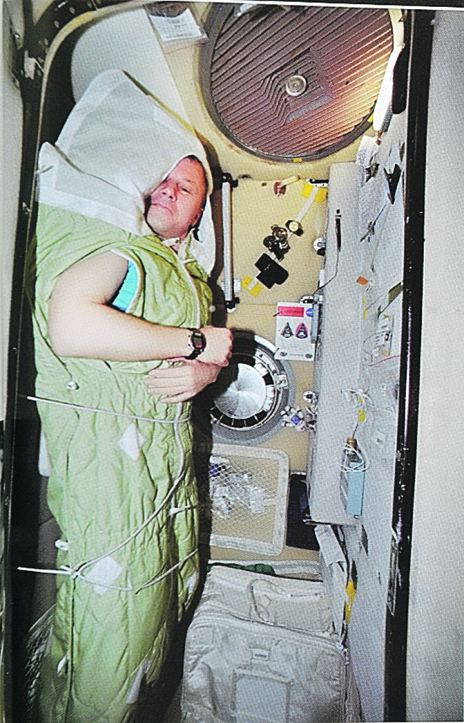 Дневник жены космонавта: Собираем посылки в космос и ждем телефонных звонков