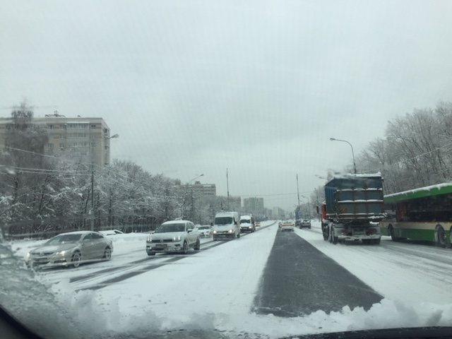 «Снегопад века» принес в Москву ДТП и жертвы