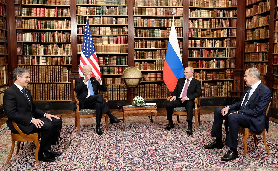 Владимир Путин первым взял слово на встрече с Джо Байденом
