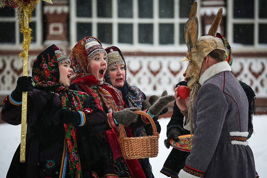 На святки - «коники» да колядки