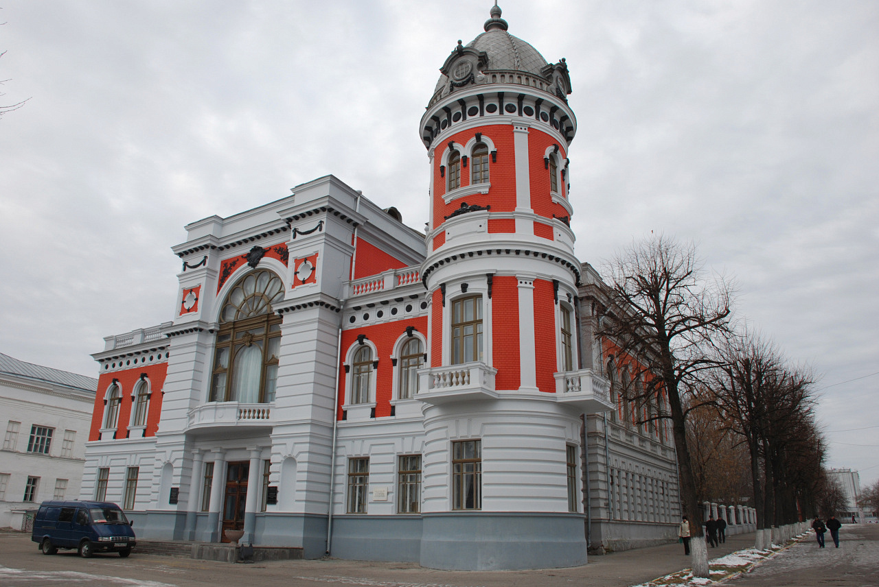 Дом памятник. Дом-памятник и. а. Гончарова, Ульяновск. Дом памятник Гончарову в Ульяновске. Краеведческий музей Ульяновск стройка. Визитная карточка города Ульяновска.